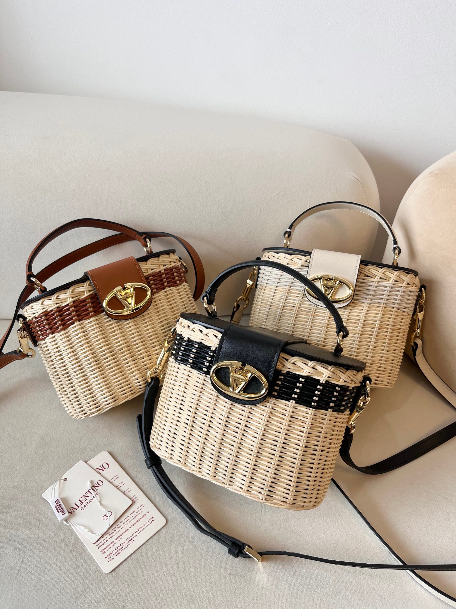 [TOP] VALENTINO VLOGO SIGNATURE Handbag 19✖️13.5✖️13cm - 3 Colours