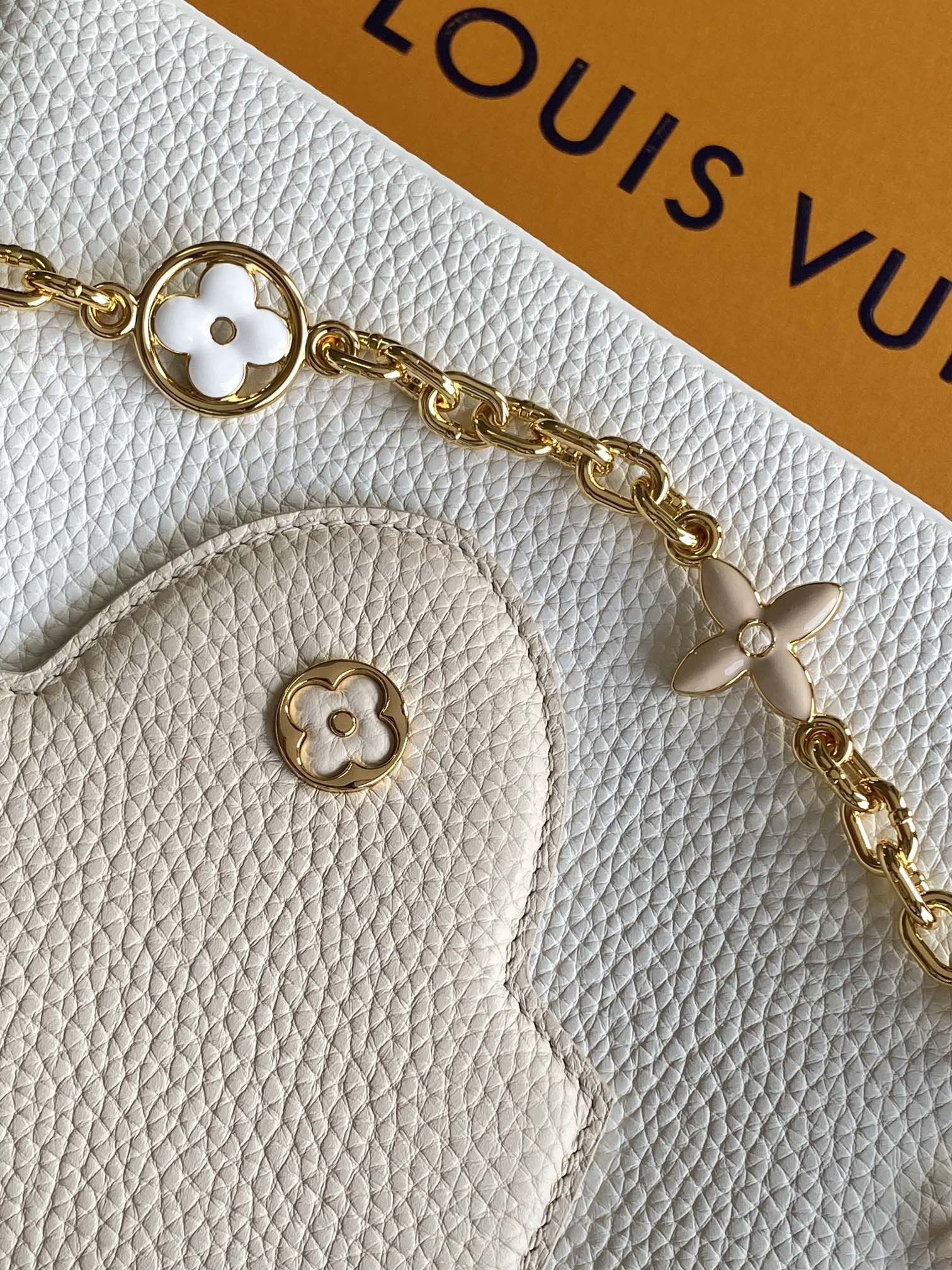 [TOP] Louis Vuitton LV Capucines Bag 21cm/27cm - White