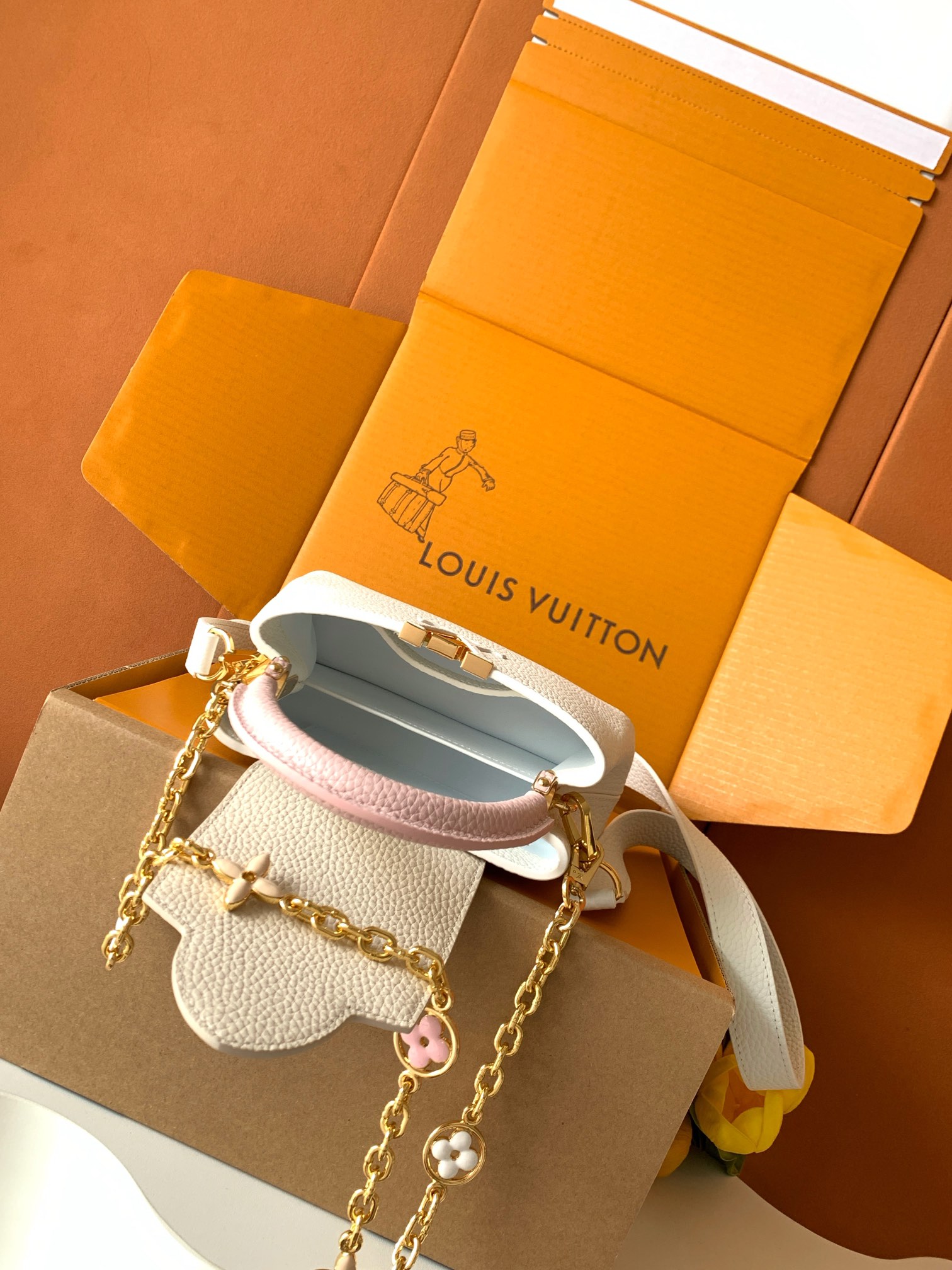 [TOP] Louis Vuitton LV Capucines Bag 21cm/27cm - White