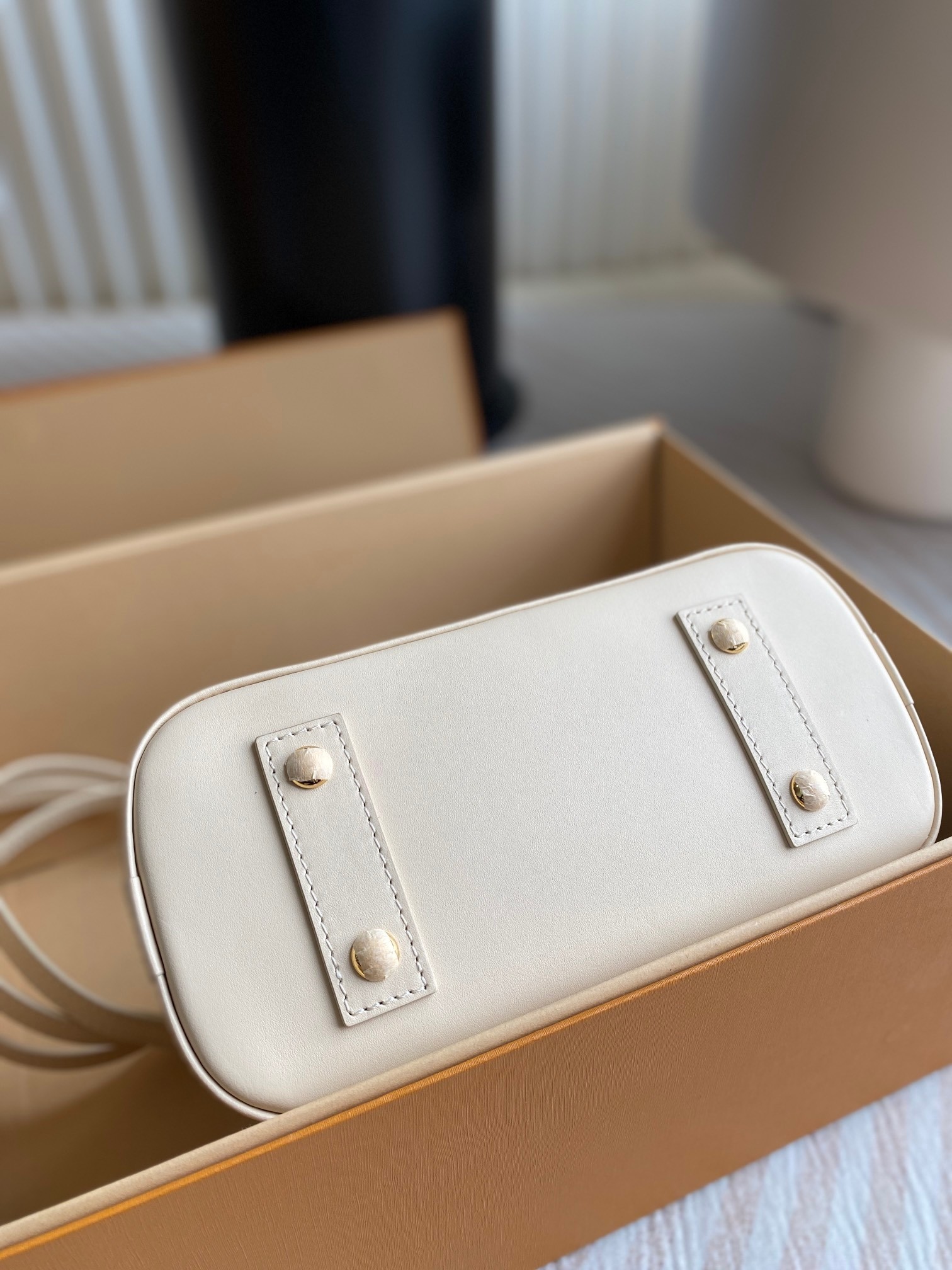 [TOP] Louis Vuitton LV Alma BB Bag 23.5x17.5x11.5cm - Beige