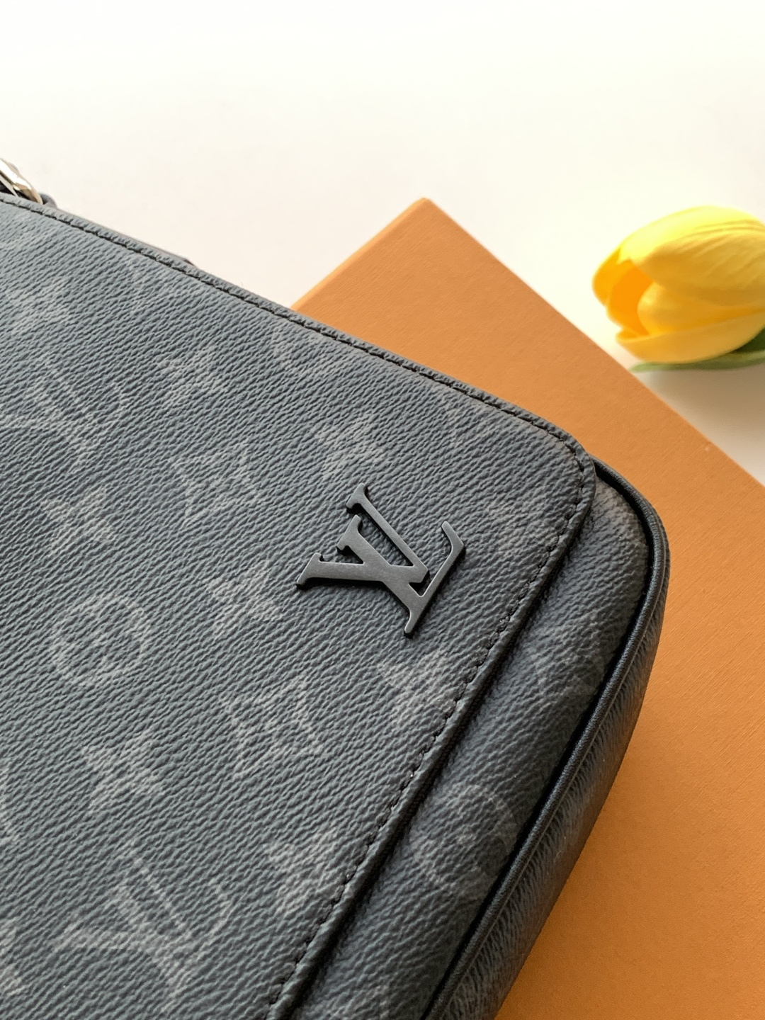 [TOP] Louis Vuitton LV District Monogram Eclipse Canvas Bag 26x20x7cm - Black