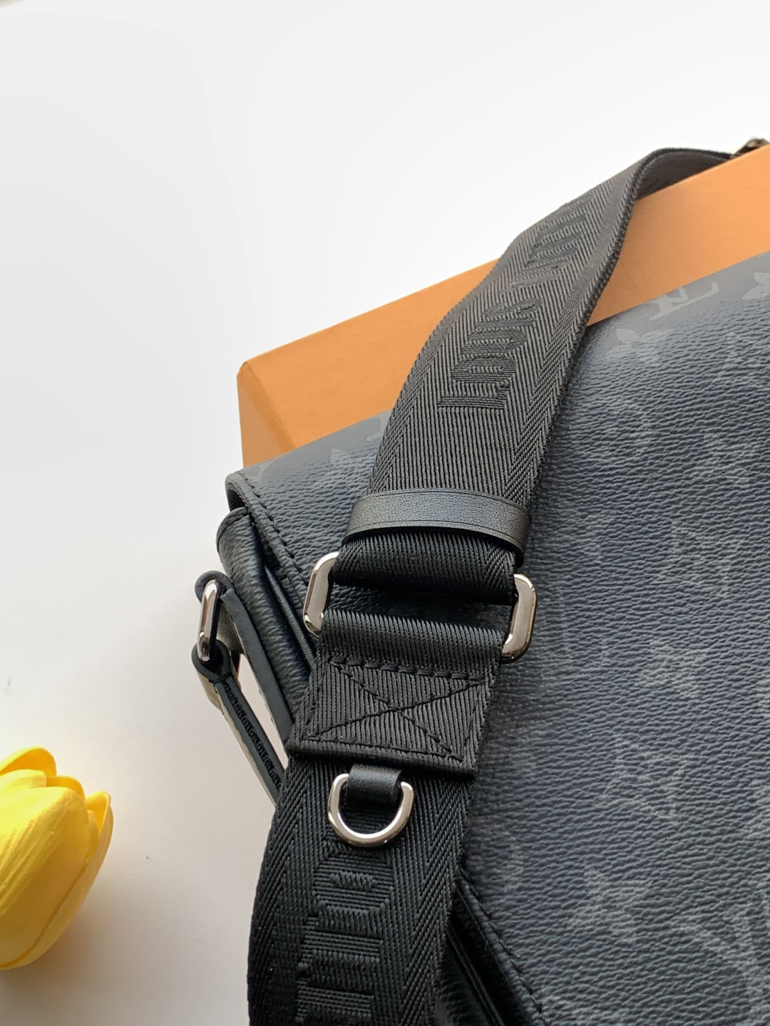 [TOP] Louis Vuitton LV District Monogram Eclipse Canvas Bag 26x20x7cm - Black