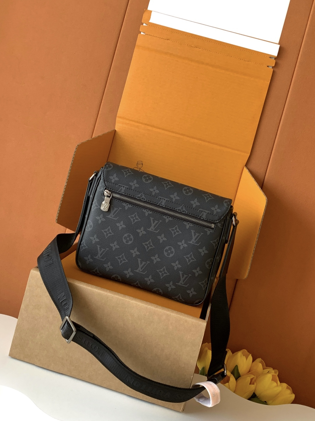 [TOP] Louis Vuitton LV District Monogram Eclipse Canvas Bag 26x20x7cm - Black