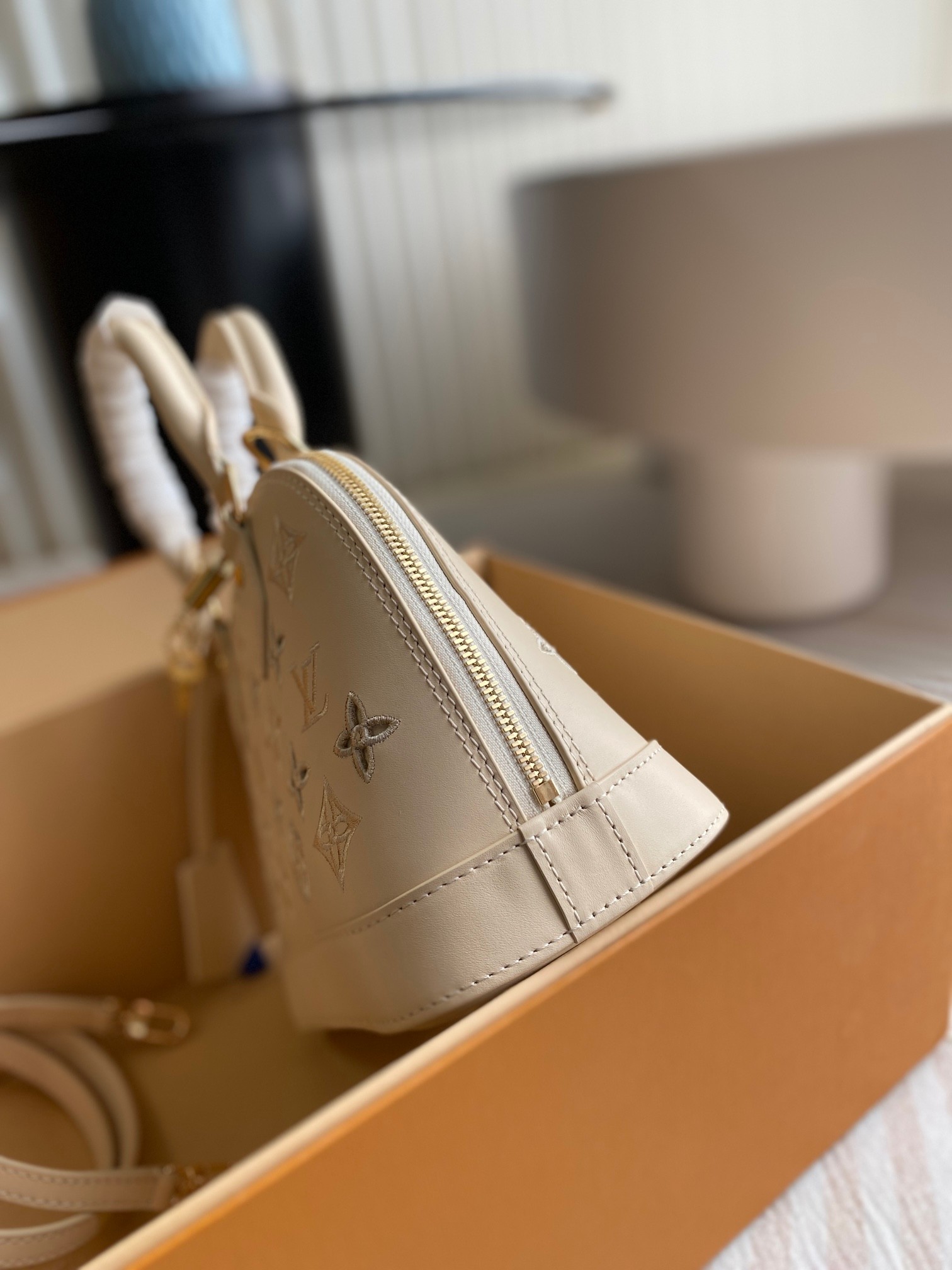 [TOP] Louis Vuitton LV Alma BB Bag 23.5x17.5x11.5cm - Beige