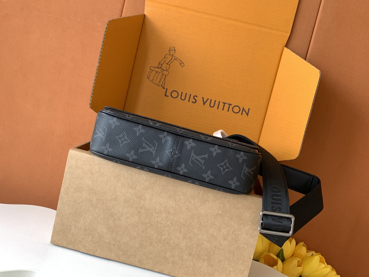 [TOP] Louis Vuitton LV District Monogram Eclipse Canvas Bag 26x20x7cm - Black