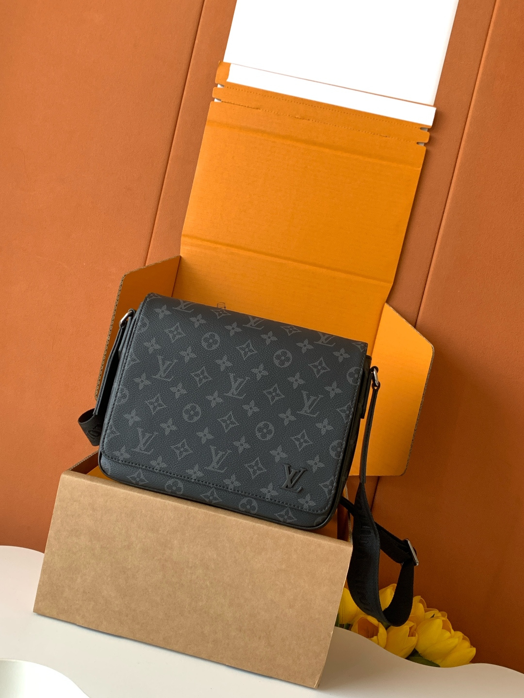 [TOP] Louis Vuitton LV District Monogram Eclipse Canvas Bag 26x20x7cm - Black