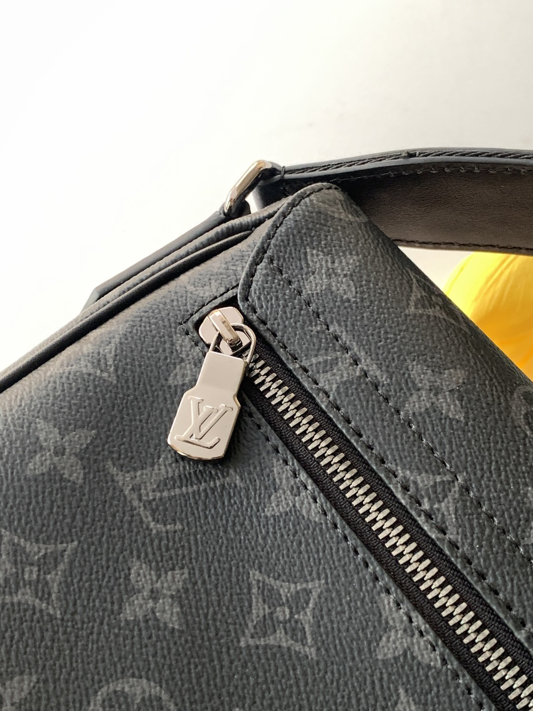 [TOP] Louis Vuitton LV District Monogram Eclipse Canvas Bag 26x20x7cm - Black