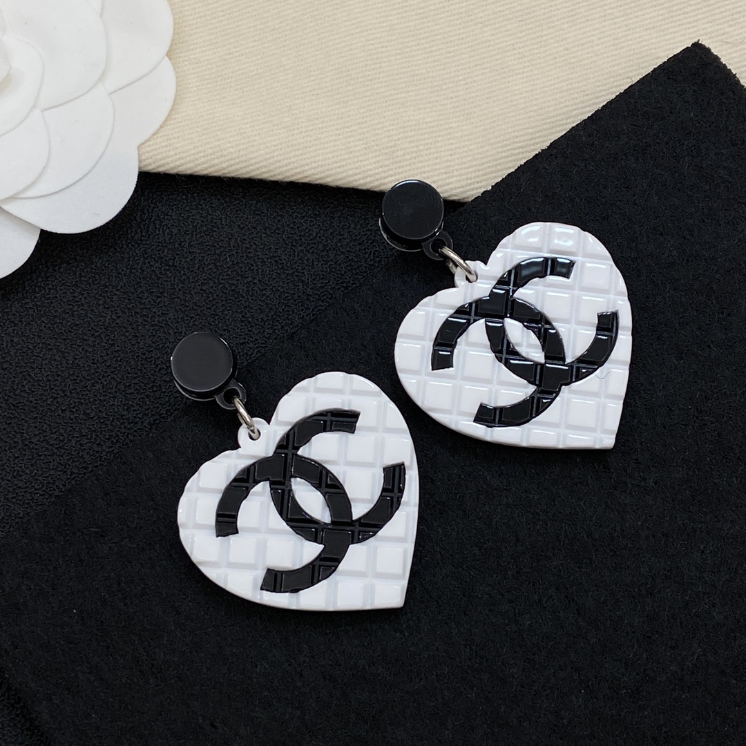 [TOP] CHANEL CC Earrings - White and Black