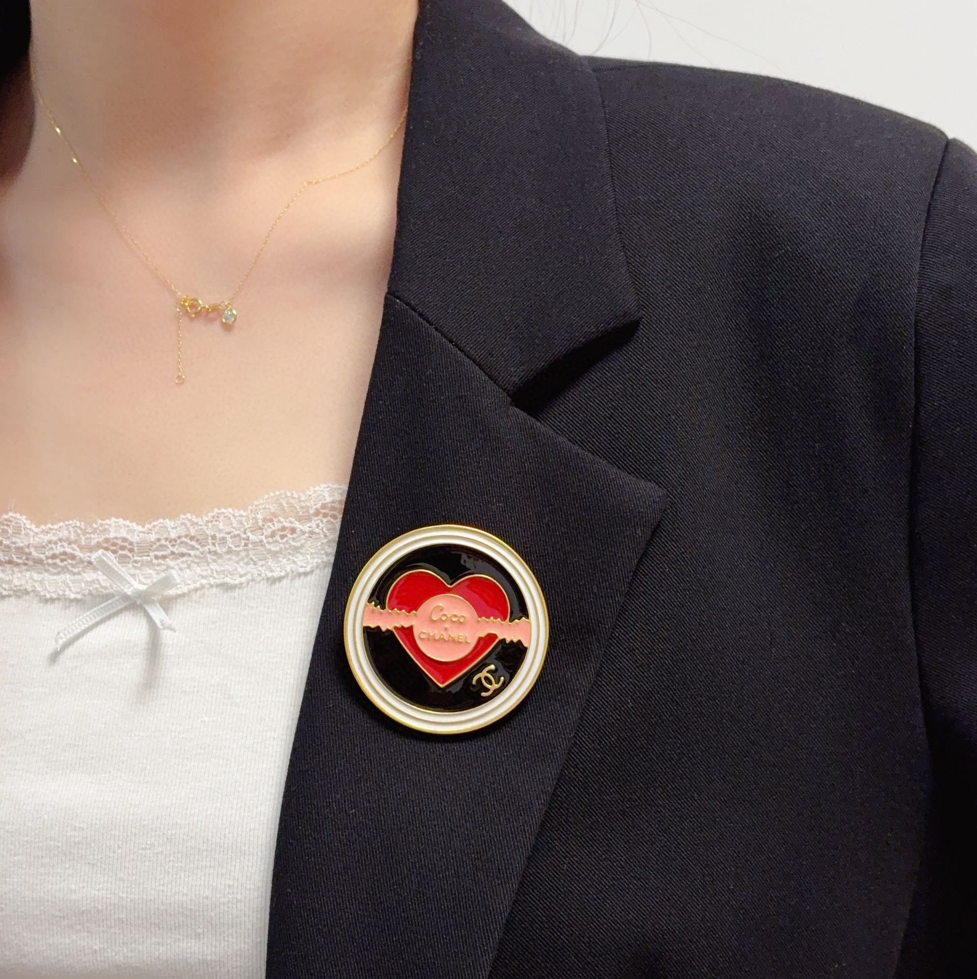 [TOP] CHANEL  Brooch - Gold