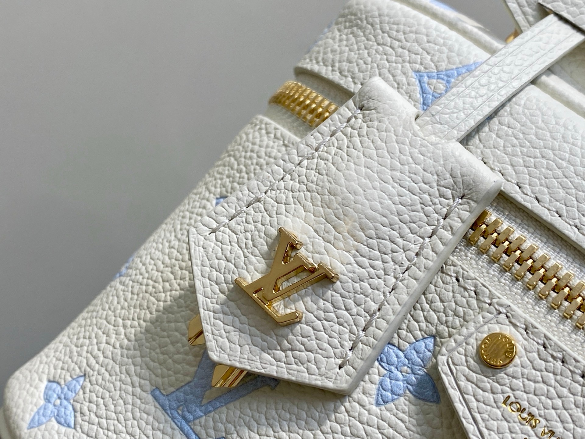 [TOP] Louis Vuitton LV Vanity Chain Pouch 11.5 x 6.5 x 19 cm - White