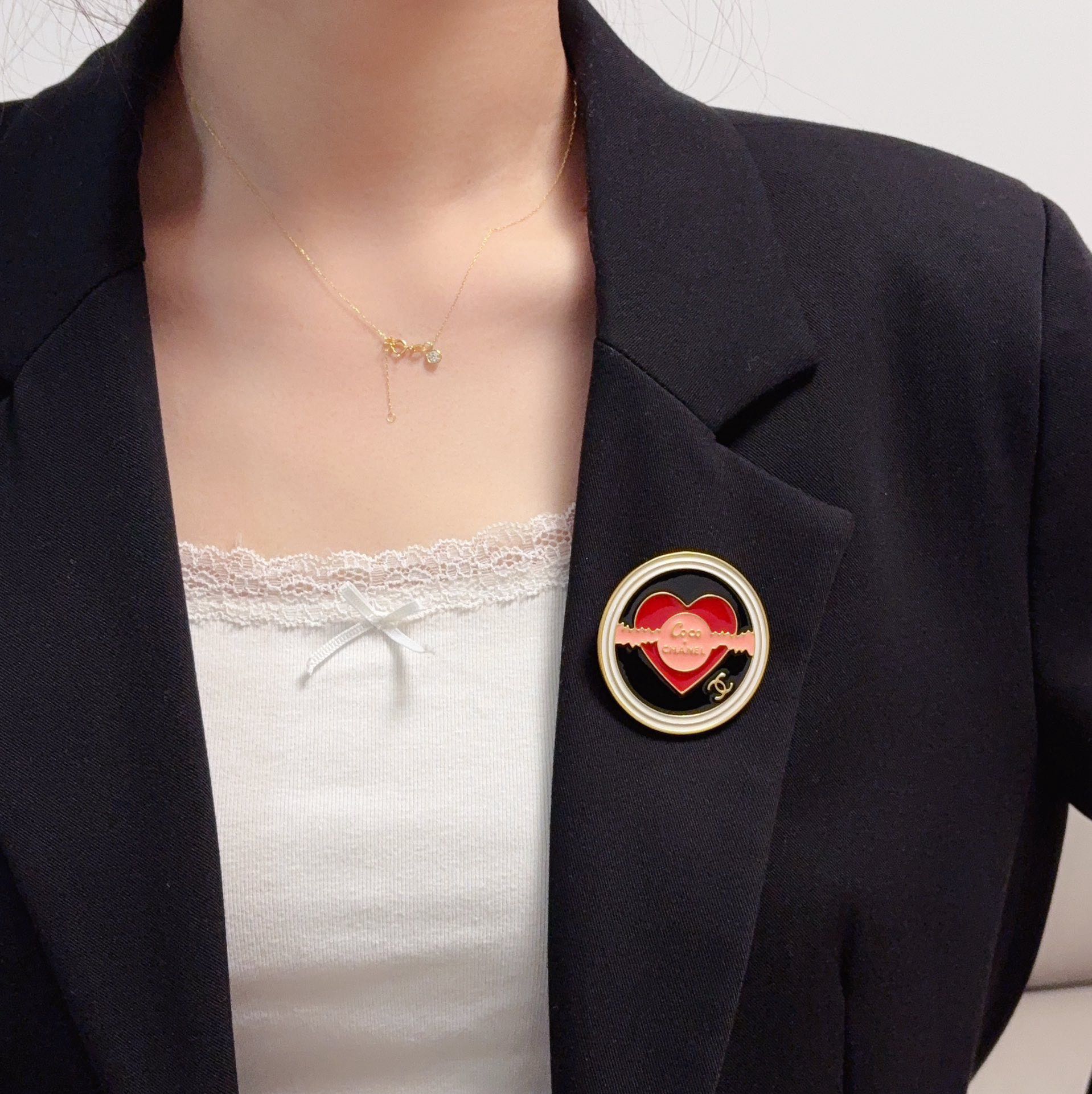 [TOP] CHANEL  Brooch - Gold