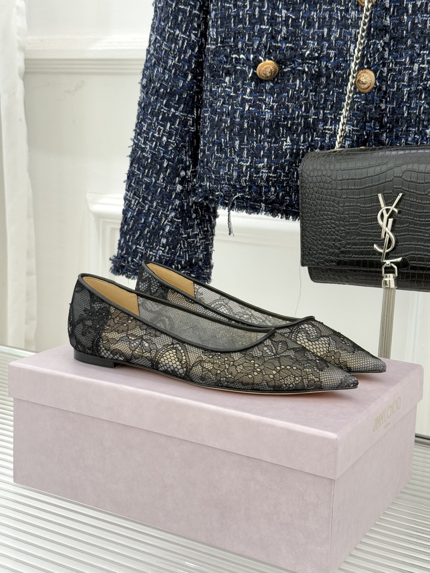 [TOP] Jimmy Choo Lace Flat Shoes - 3 Color