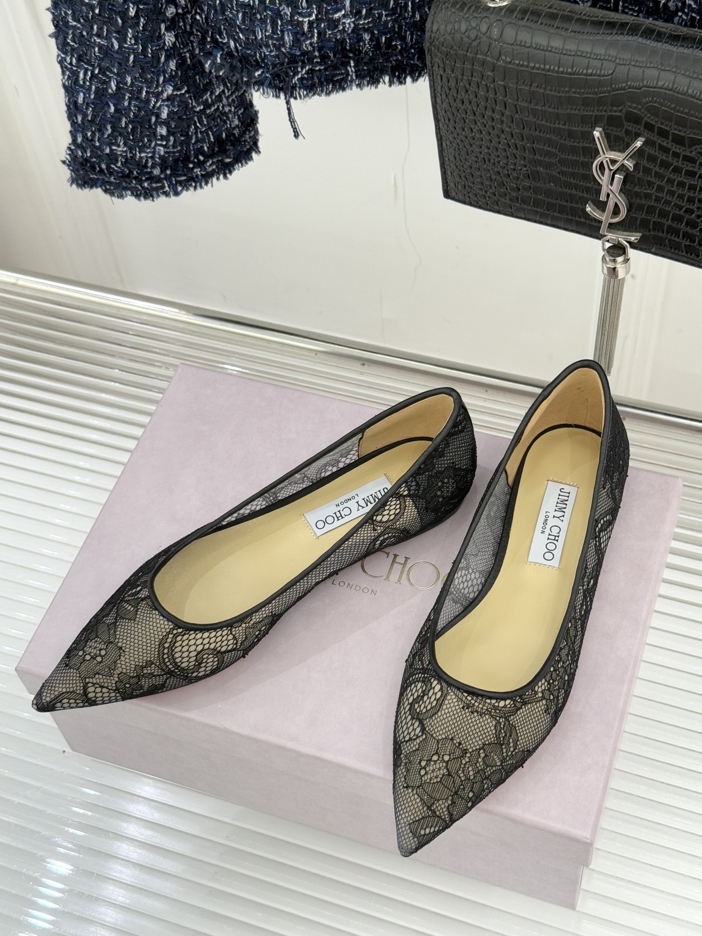 [TOP] Jimmy Choo Lace Flat Shoes - 3 Color