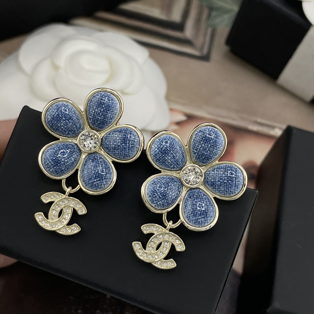 [TOP] CHANEL CC Earrings - Gold