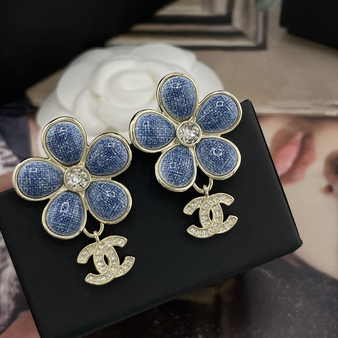 [TOP] CHANEL CC Earrings - Gold