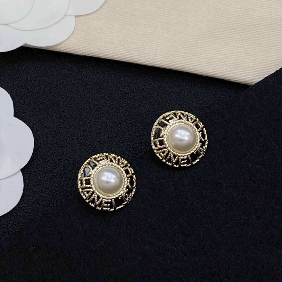 [TOP] CHANEL CC Earrings - Gold