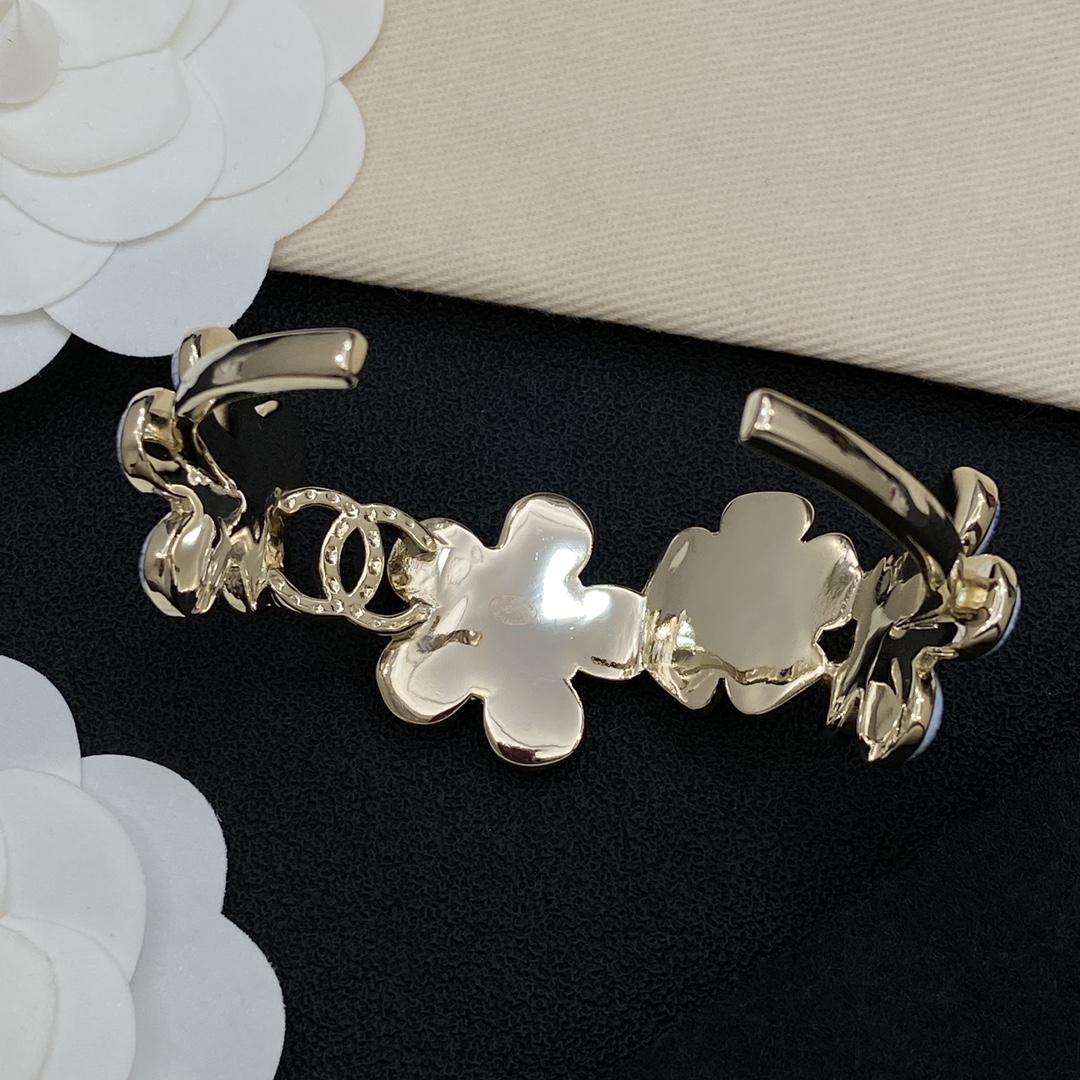 [TOP] CHANEL Bracelet - Gold