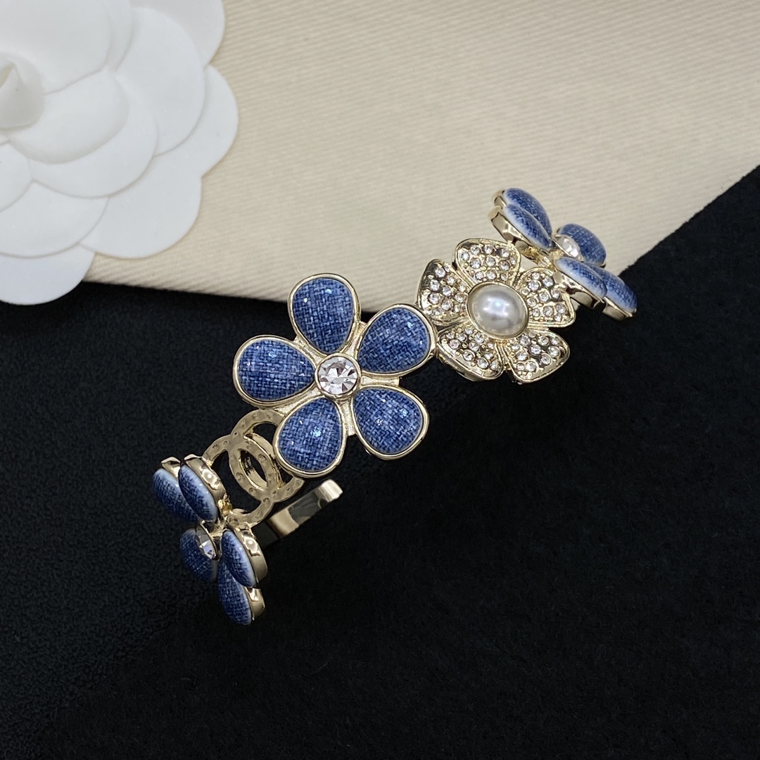 [TOP] CHANEL Bracelet - Gold