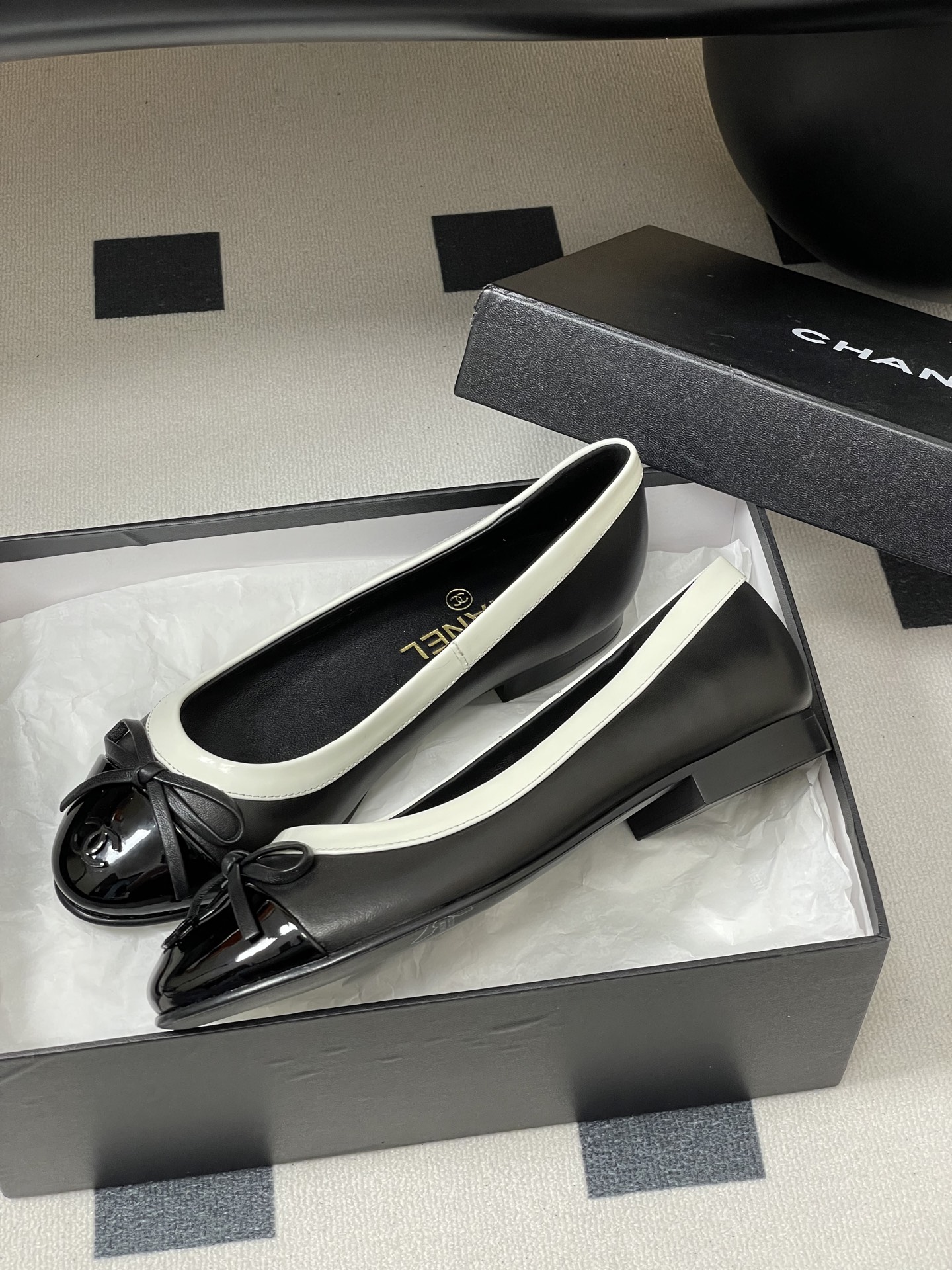 [TOP] CHANEL Flat Shoes - 3 Colors