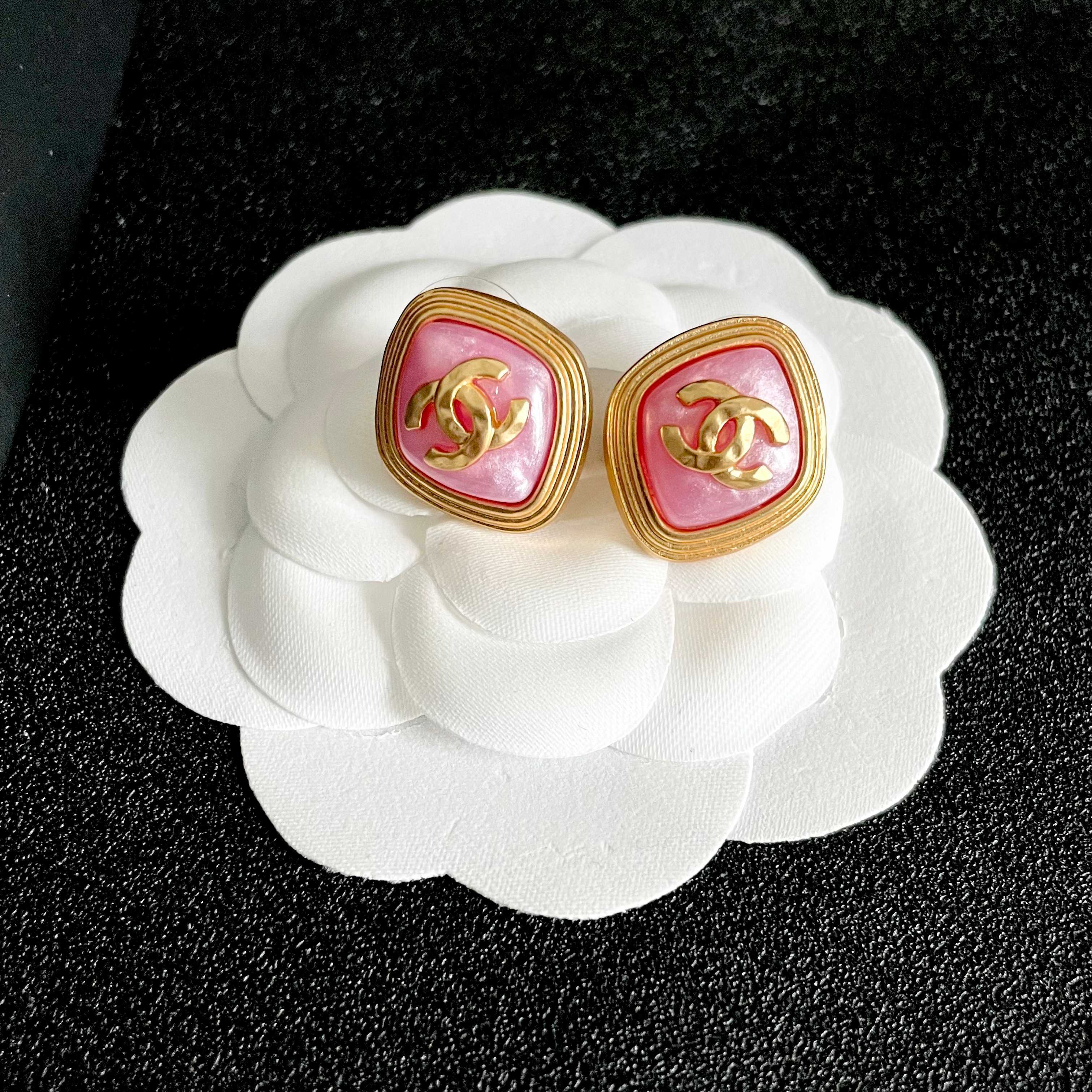 [TOP] CHANEL CC Earrings - Pink