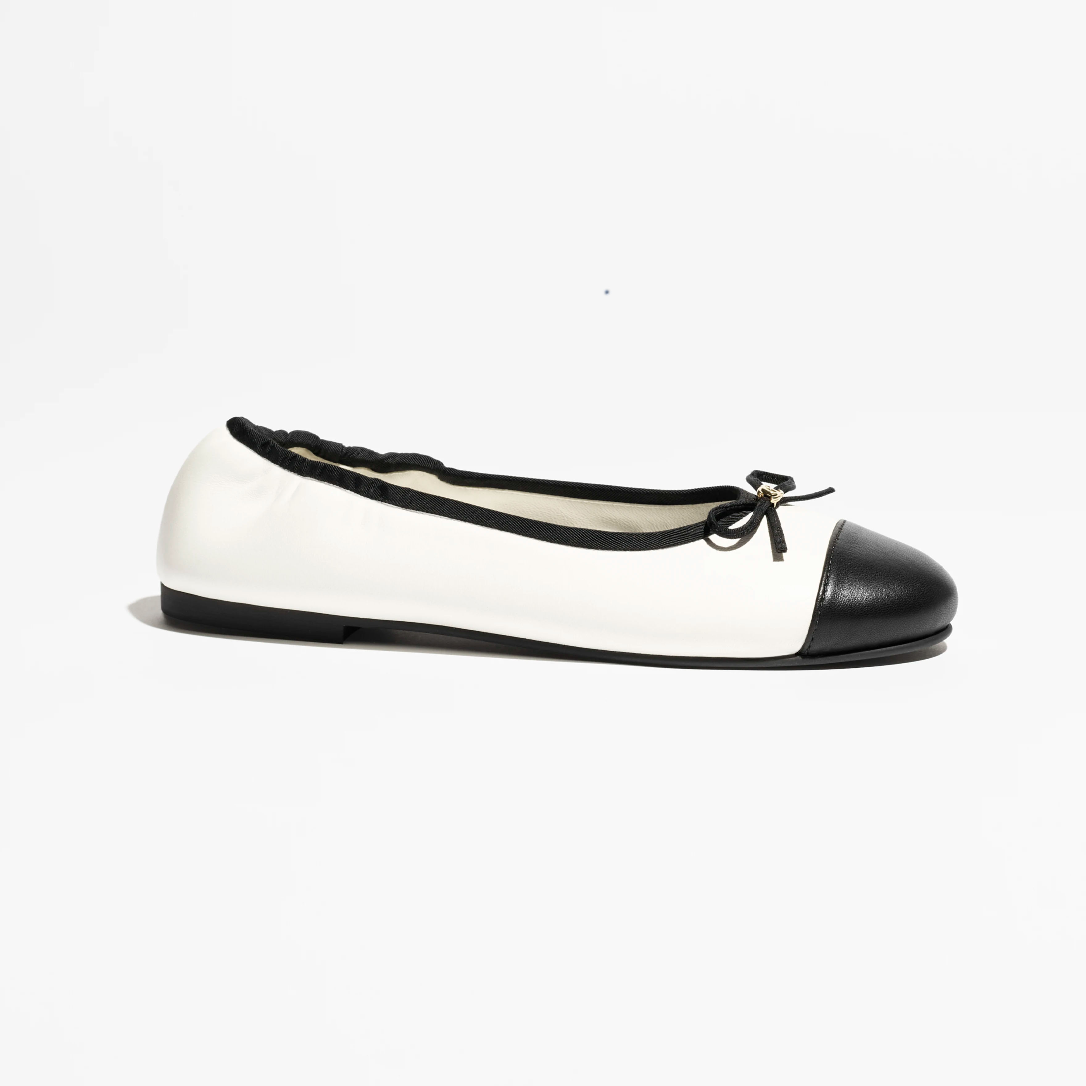 Chanel Early Spring Vacation Series Flat shoes White and Black Ballet Shoes