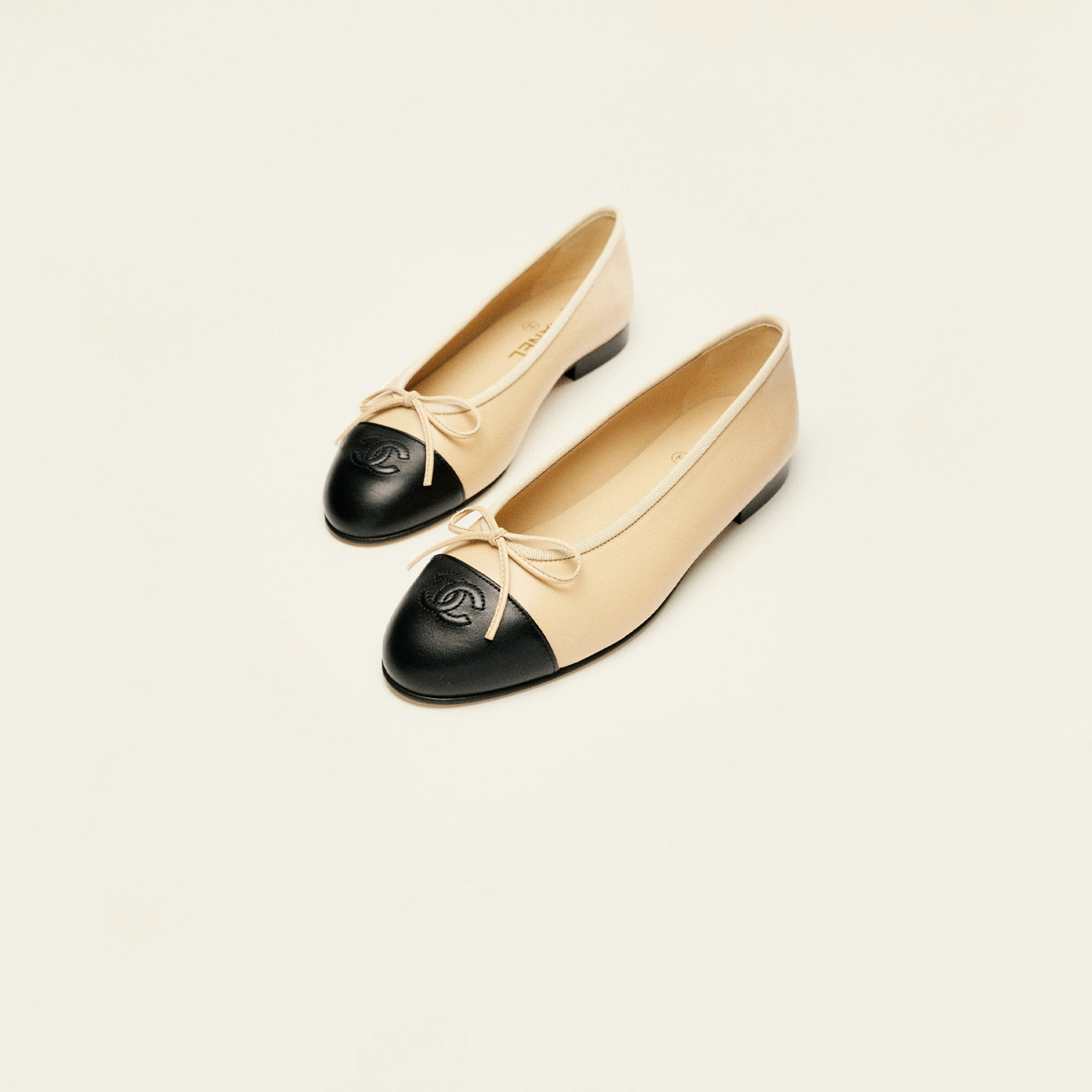 Chanel Flat shoes in beige and black Ballet Shoes