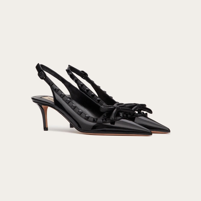 VALENTINO Lace-up heels in patent leather with rivet bow in the same color (heel height: 6cm)