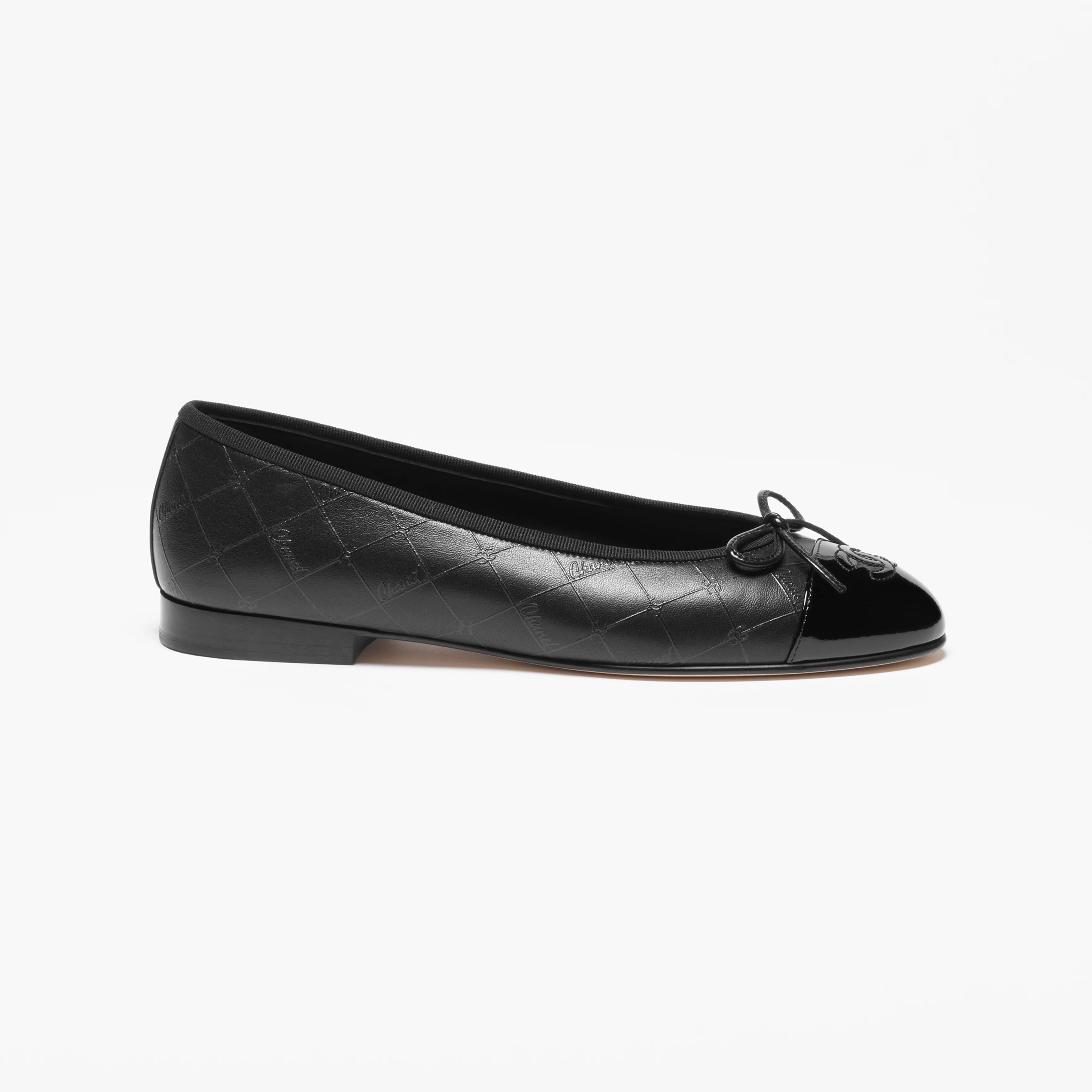 Chanel Printed flat shoes made of lambskin and calf patent leather in black Ballet Shoes