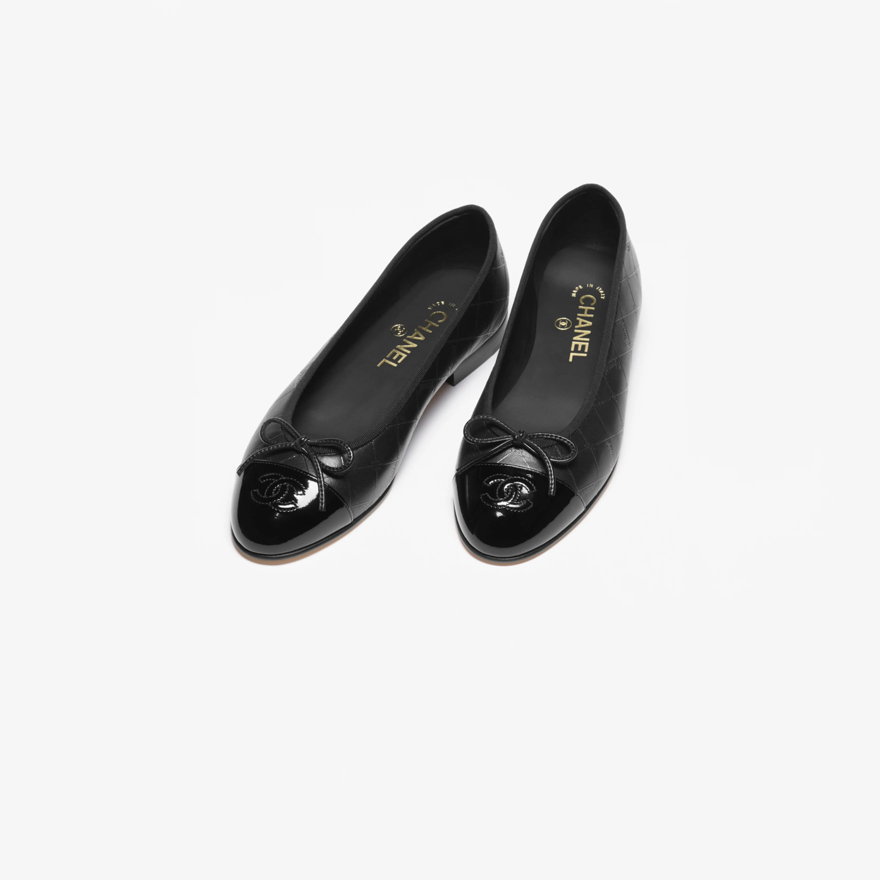 Chanel Printed flat shoes made of lambskin and calf patent leather in black Ballet Shoes