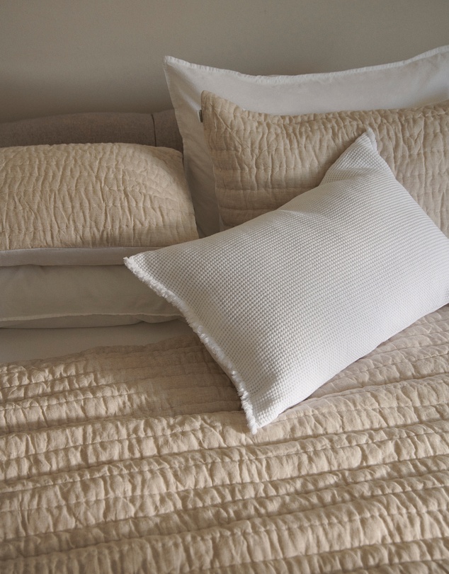 Country Road Taylor 40x60 Waffle Cushion