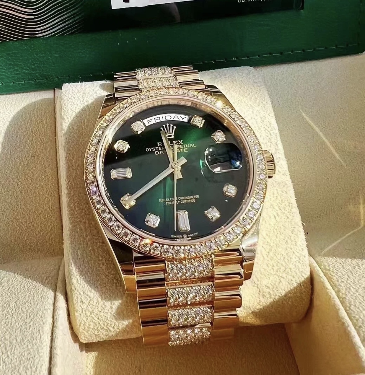 rol€x Day-Date 36 Green Ombre Diamond Dial Yellow Gold President Automatic Watch 128348rbr