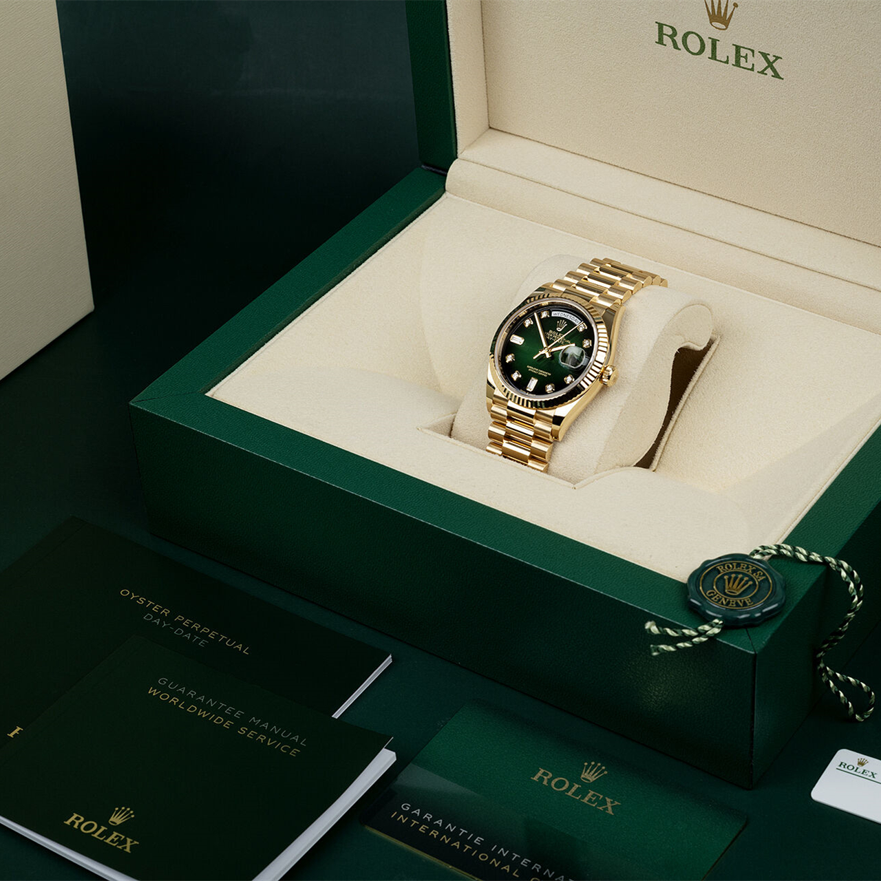 rol€x Day-Date 36 Green Ombre Diamond Dial Yellow Gold President Automatic Watch 128238