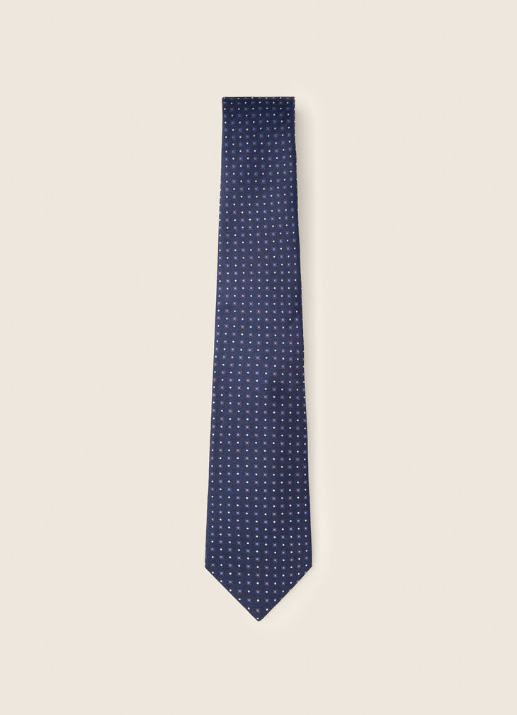 Patterned tie