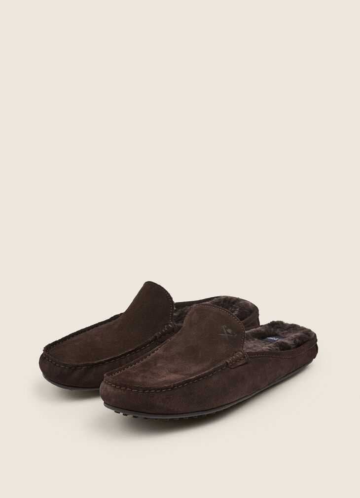 Indoor leather slippers