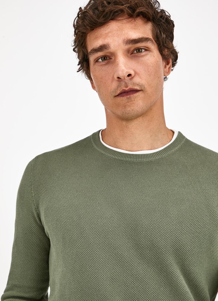 Round collar basic jumper