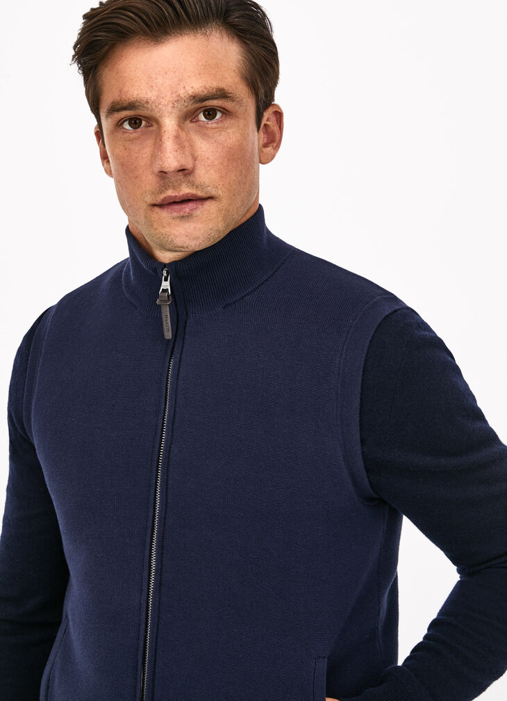 Hybrid knitted gilet