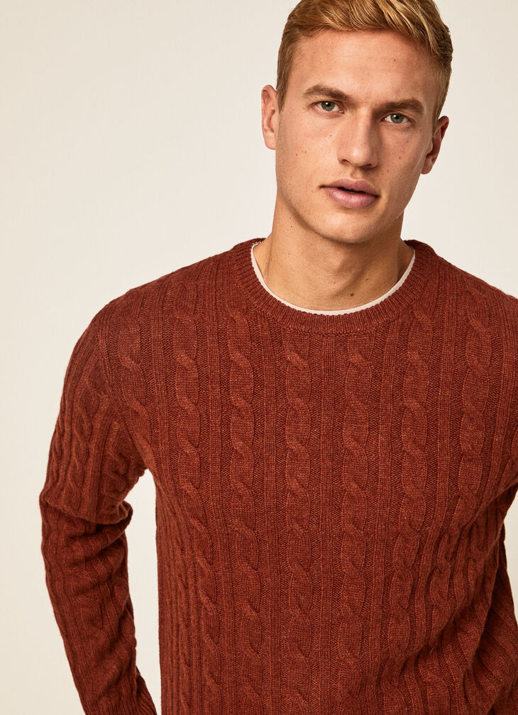 Cable knit jumper