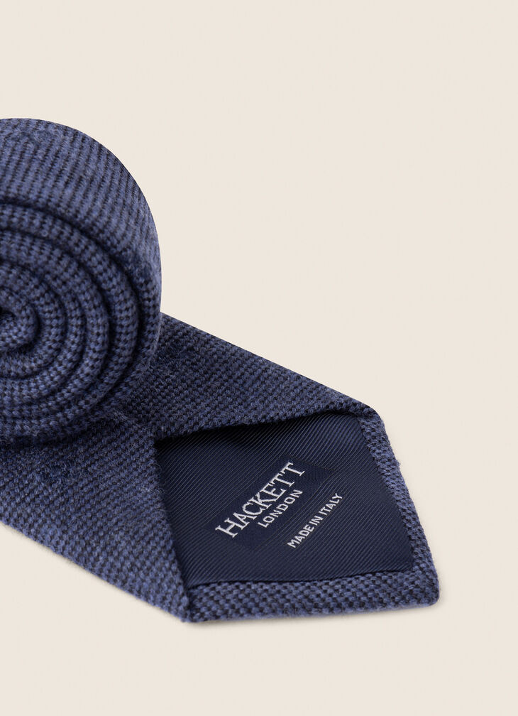 Patterned tie