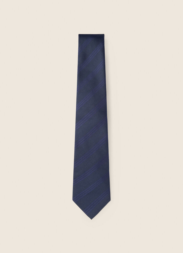 Patterned tie
