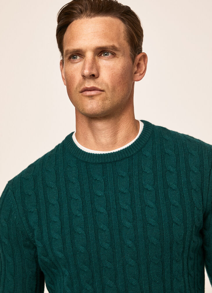 Cable knit jumper