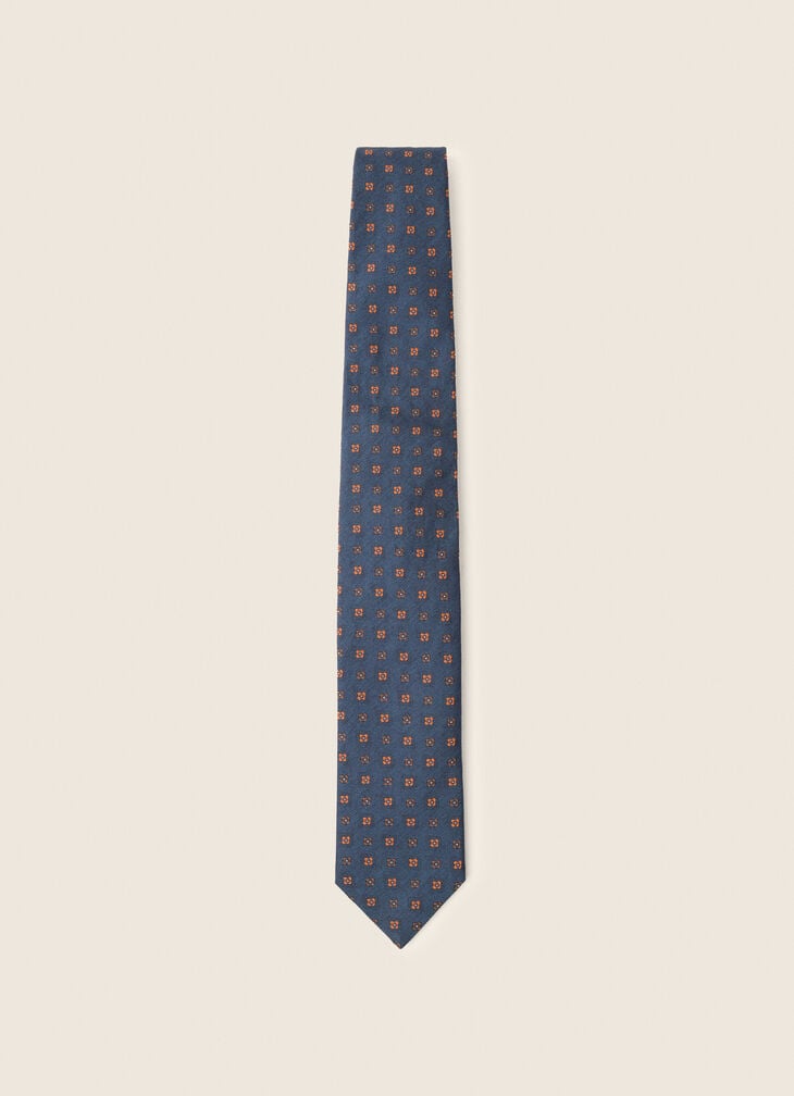 Patterned tie