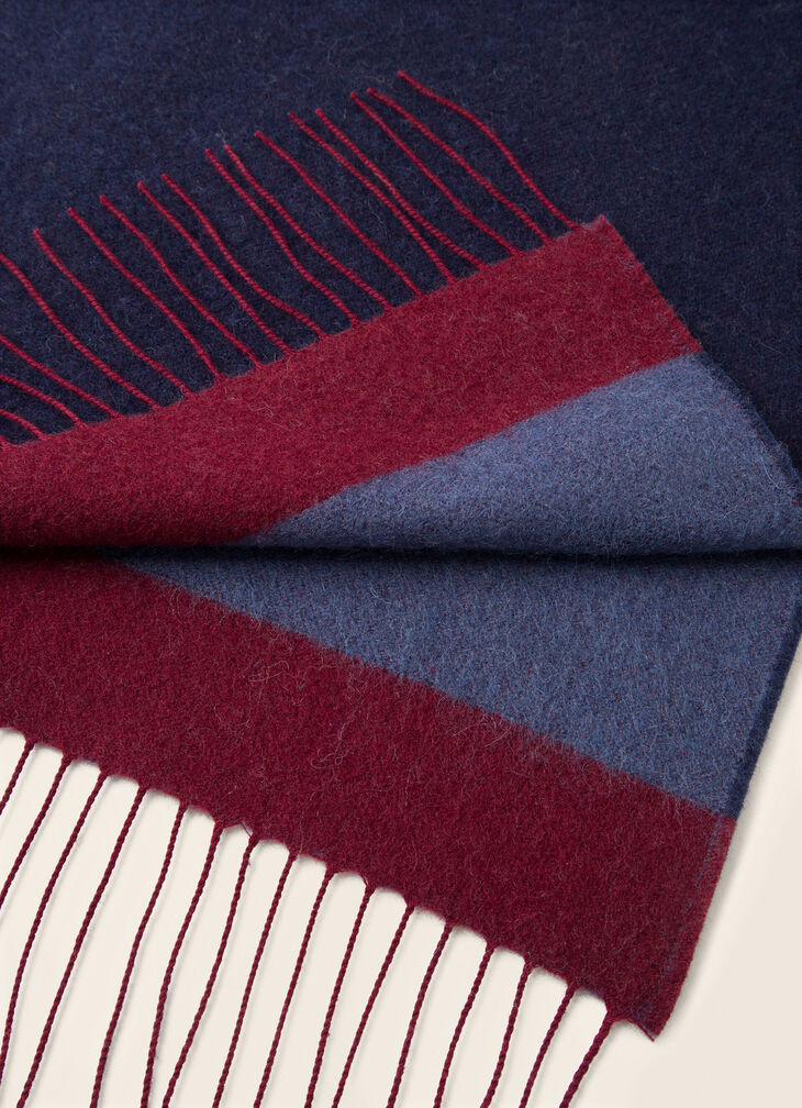 Contrast stripe scarf
