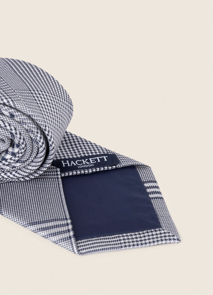 Patterned tie