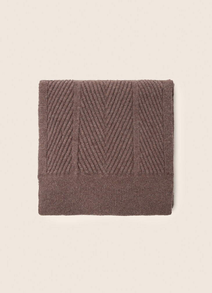 Chunky knit scarf