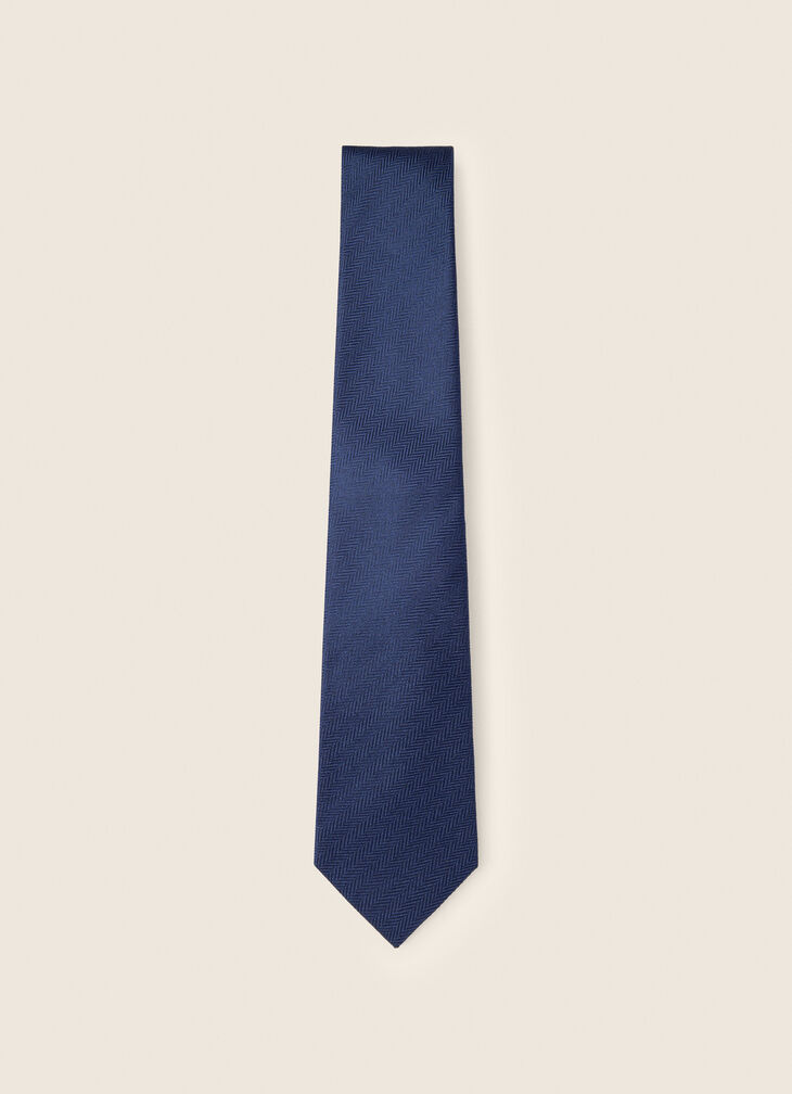 Patterned tie