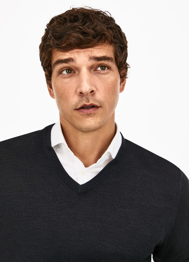 Merino wool silk V-neck jumper