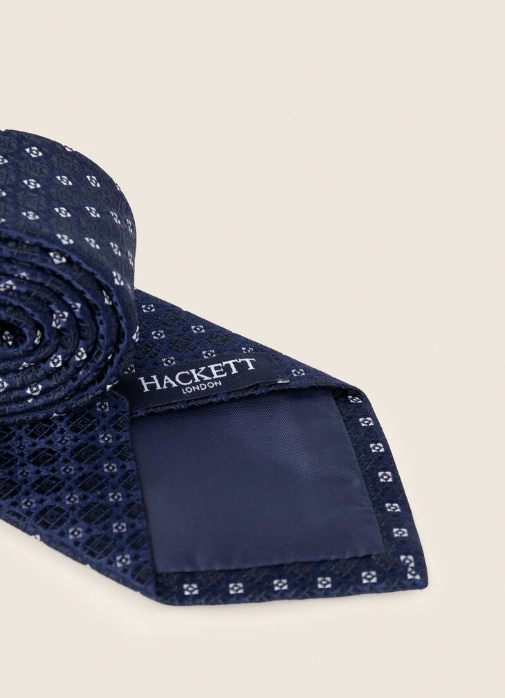Patterned tie