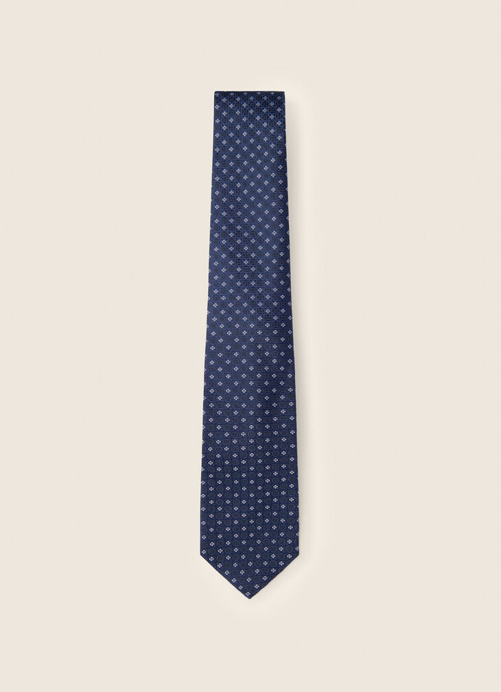 Patterned tie
