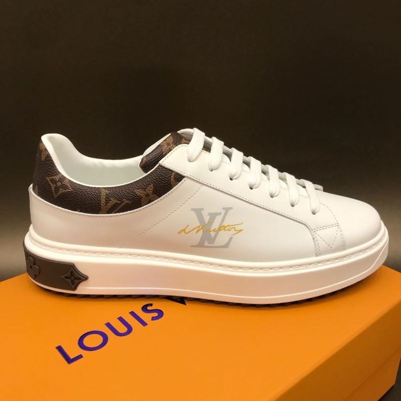 Giày Louis Vuitton Time Out Trainers 1A9HBS  Centimetvn