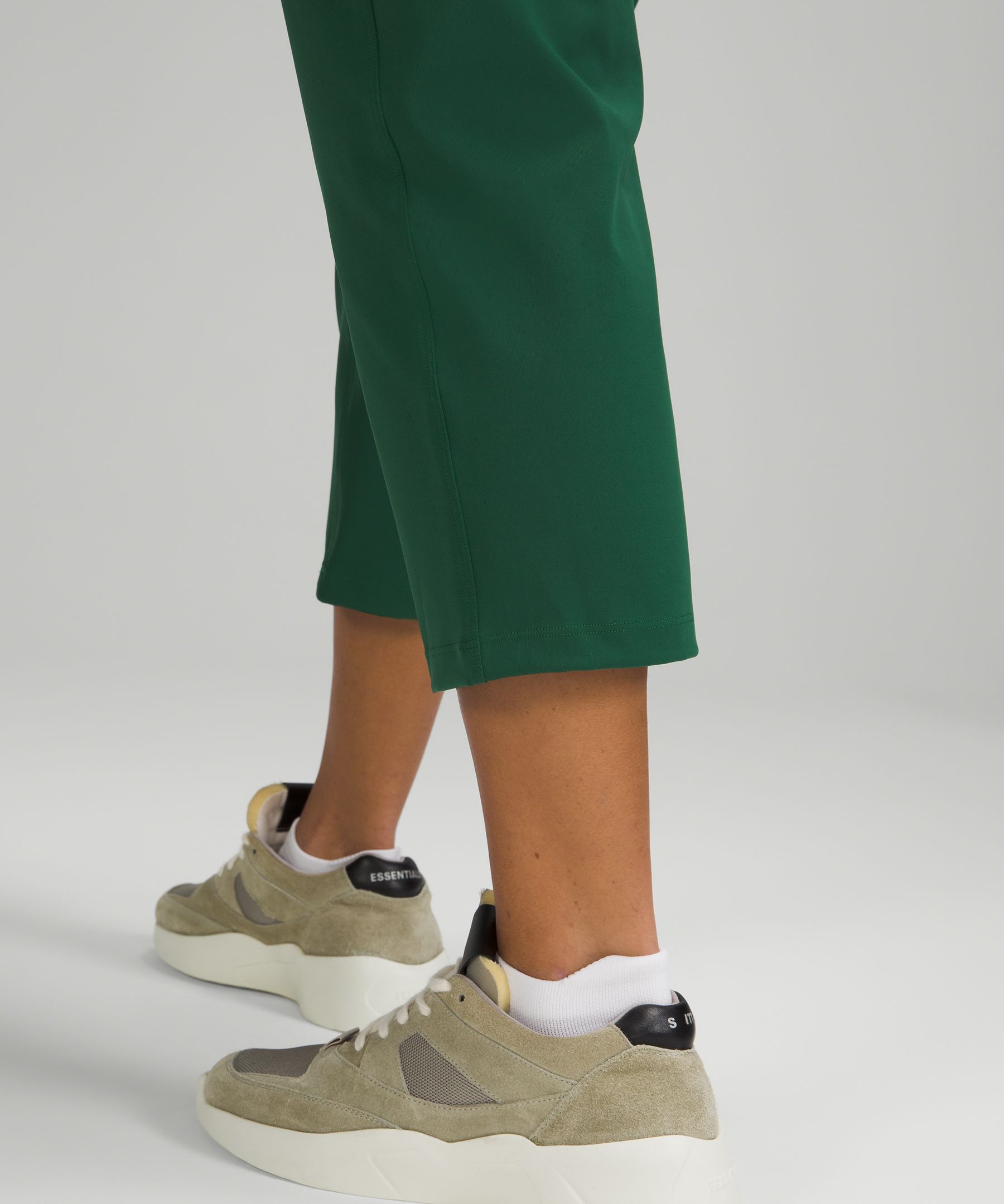 Stretch High-Rise Crop 23